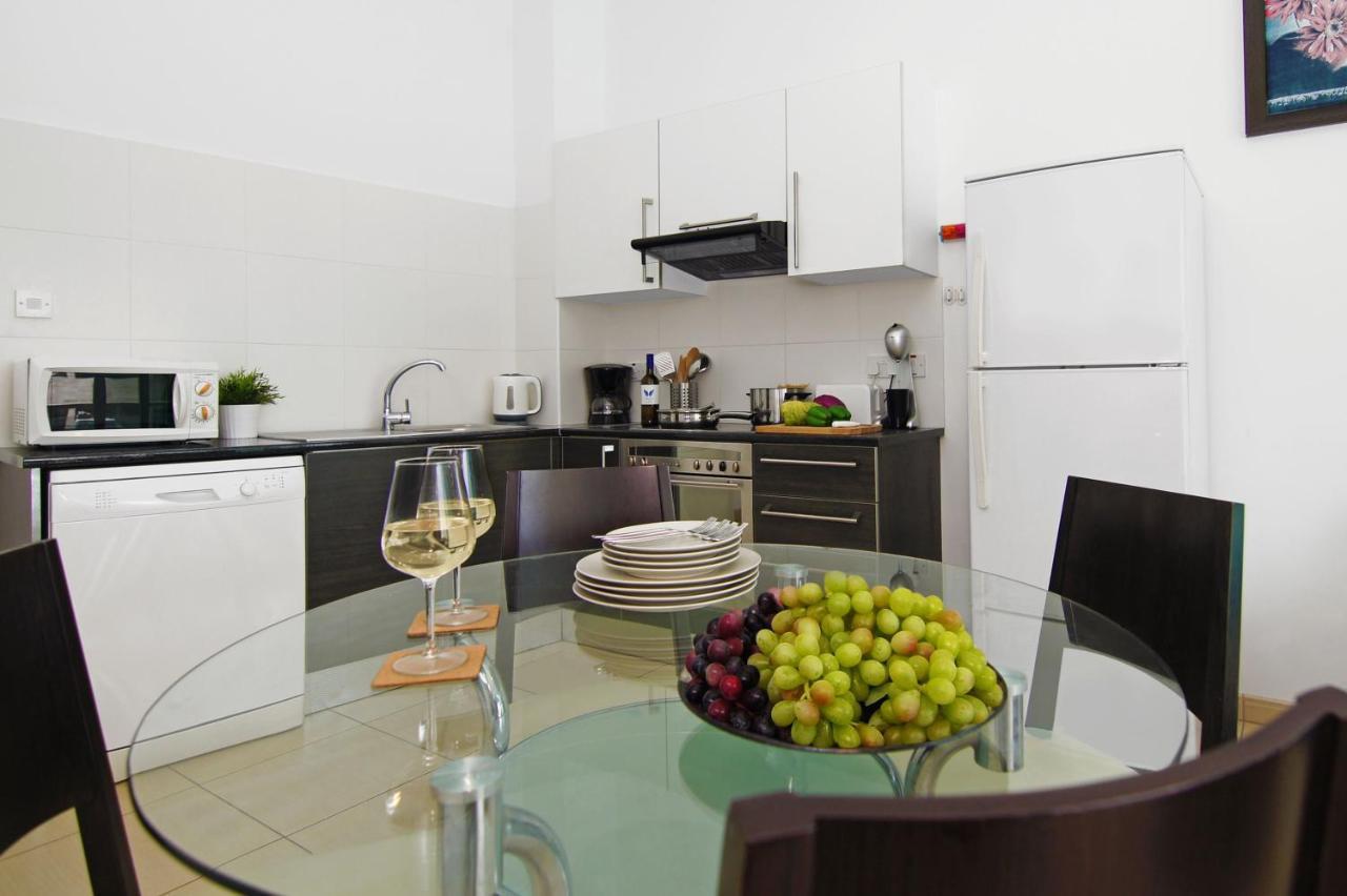 Diana - Coralli Beachfront Apartment بروتاراس المظهر الخارجي الصورة